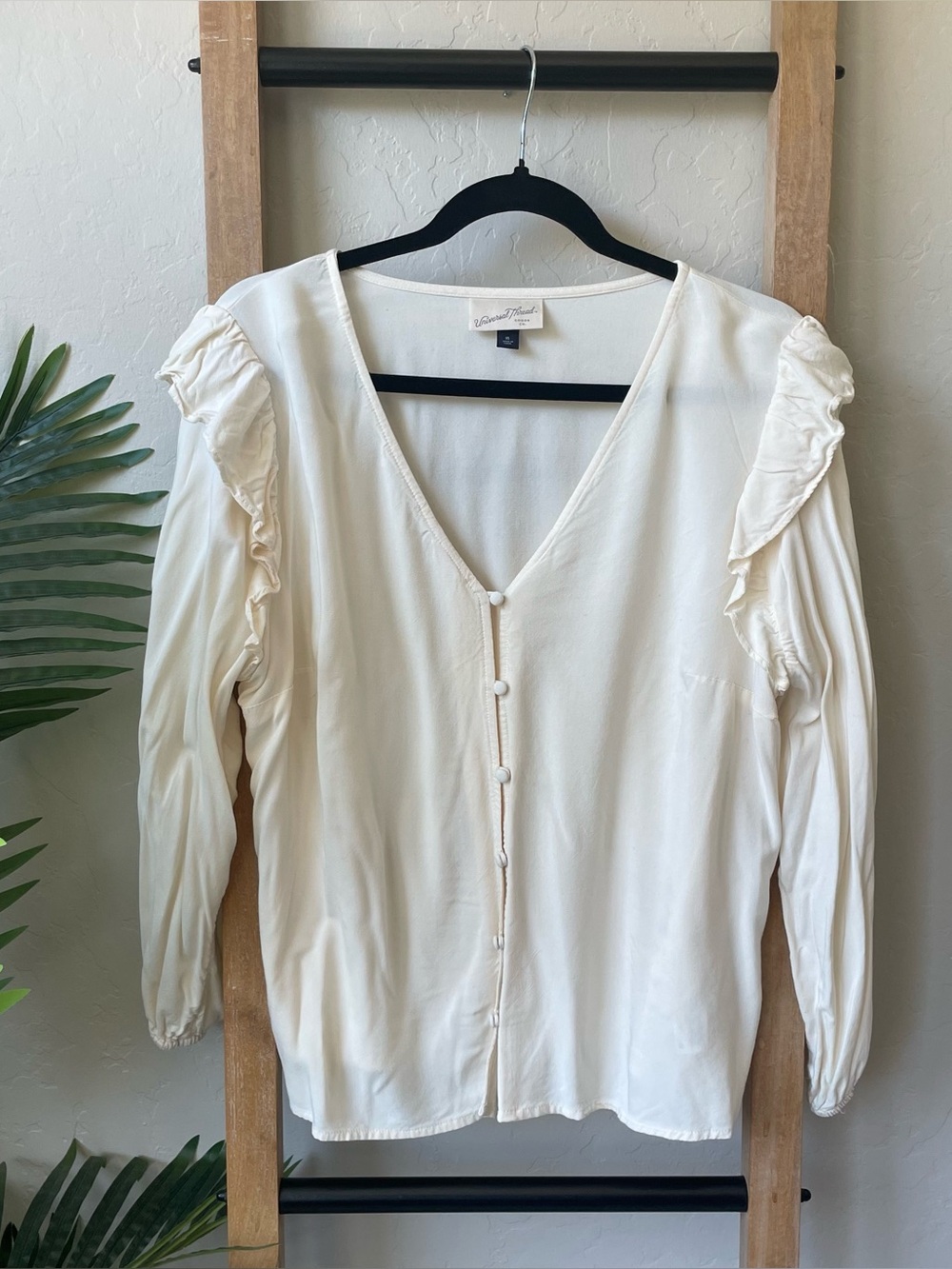 Universal Threads Soft Cream V-Neck Ruffle Button-Front Top